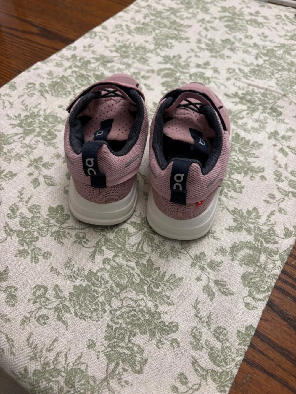 Kids On Cloud Pink Sneakers